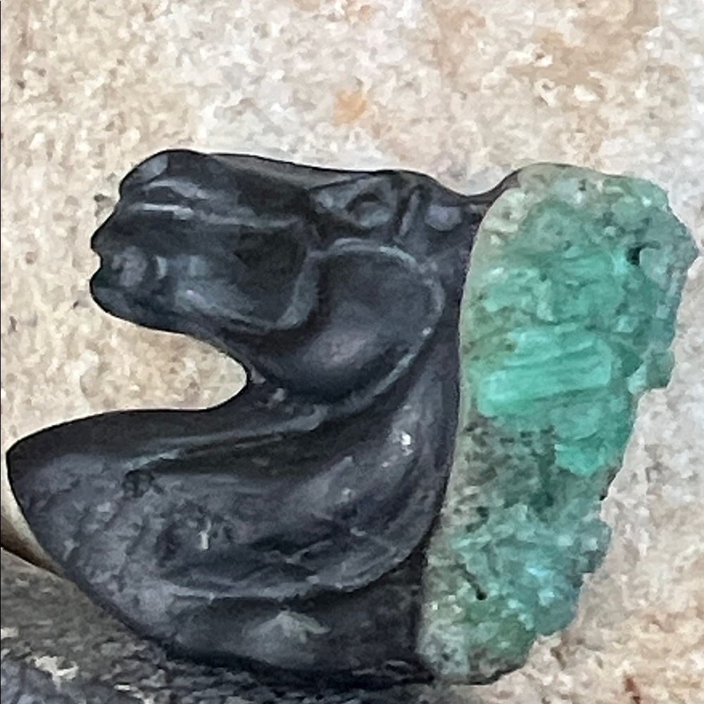Emerald and shale carved horse head - Picture 7 of 12